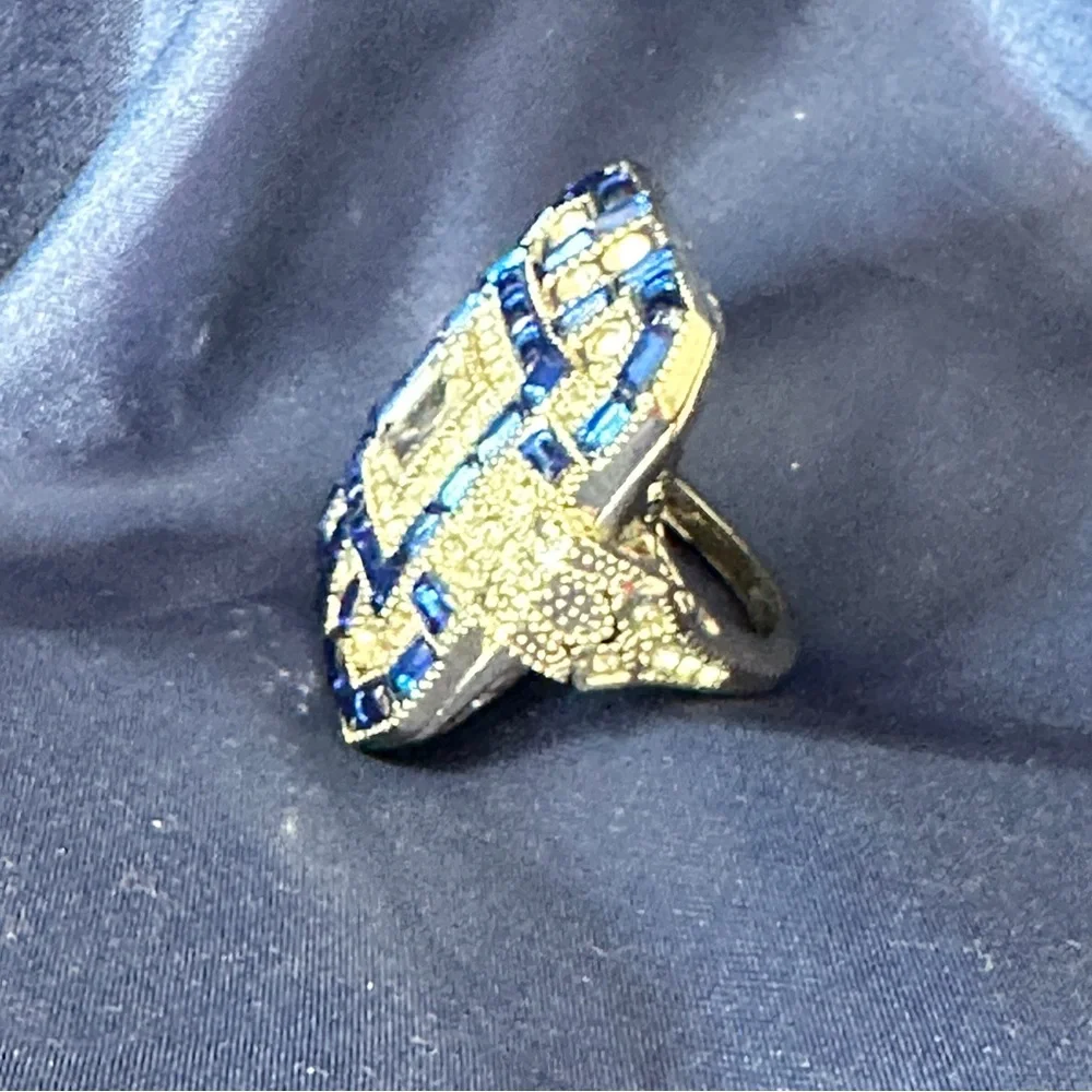Silver tone and blue sapphire ring - Picture 2 of 7